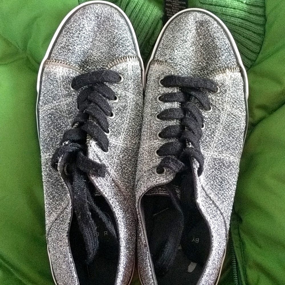 Guess shoes lightly worn